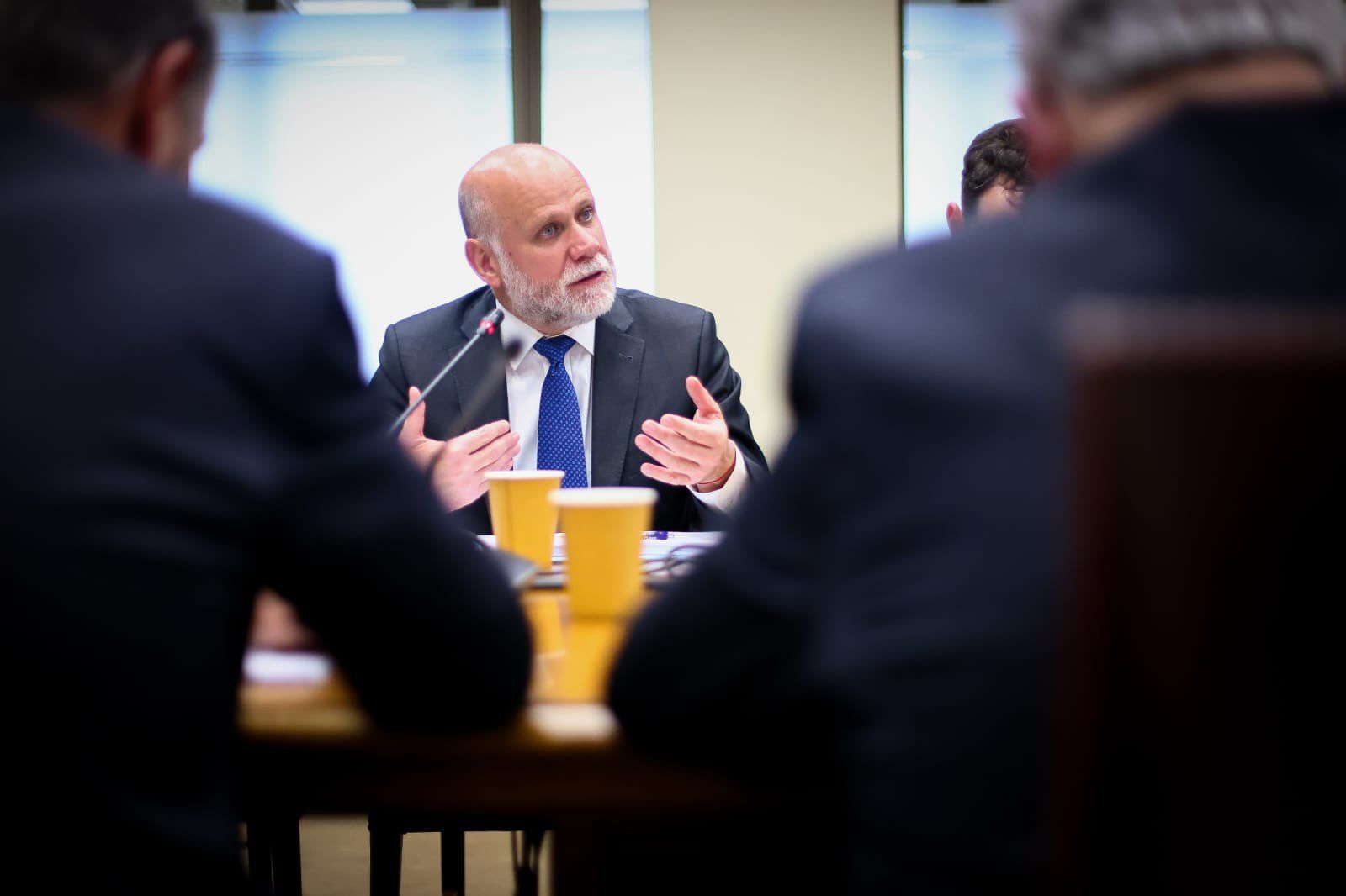 Elizalde cuestiona Megarreforma: “Compromete a seis presidentes y seis congresos que vana quedar atado de manos”
