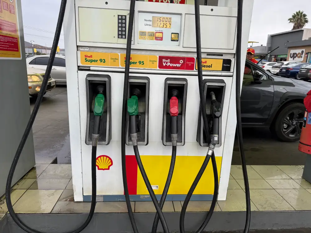 ENAP informa: Diesel baja $65 y Gas Licuado sube $37