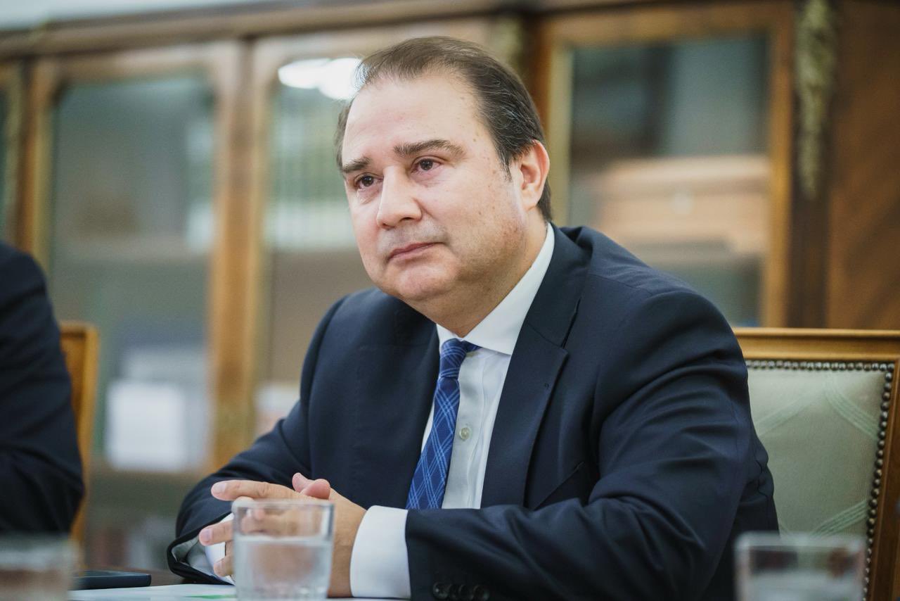 Bancada FA piden fiscalizar ausencia de toma de razón en nombramiento del director de Migraciones