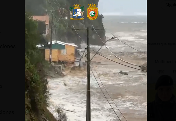 Funcionarios de la Armada rescatan a familia aislada en Caleta Tumbres ante fuertes marejadas