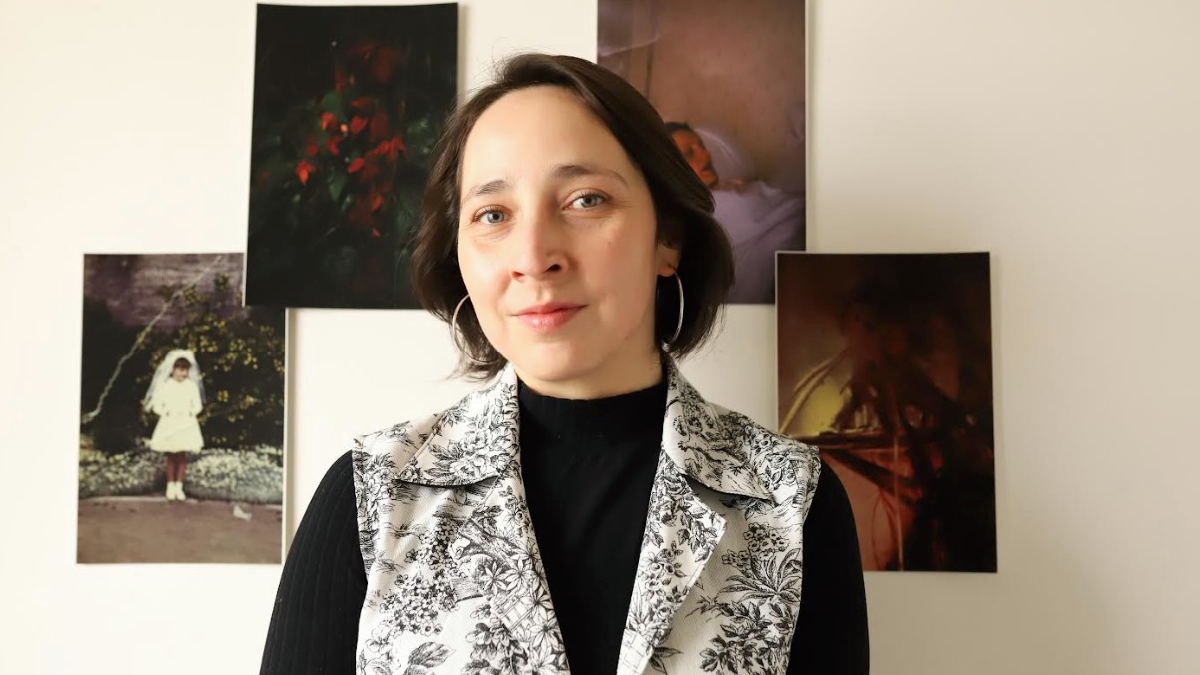 Entrevista: Miriam Ramírez Epple presenta su fotolibro ‘Desde las sombras despierto y no sé cómo llegué’.