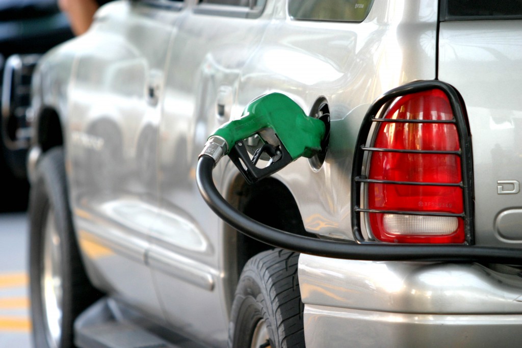 Dura noticia para el bolsillo: Suben las bencinas cerca de $35 por litro y el diésel en $97.4