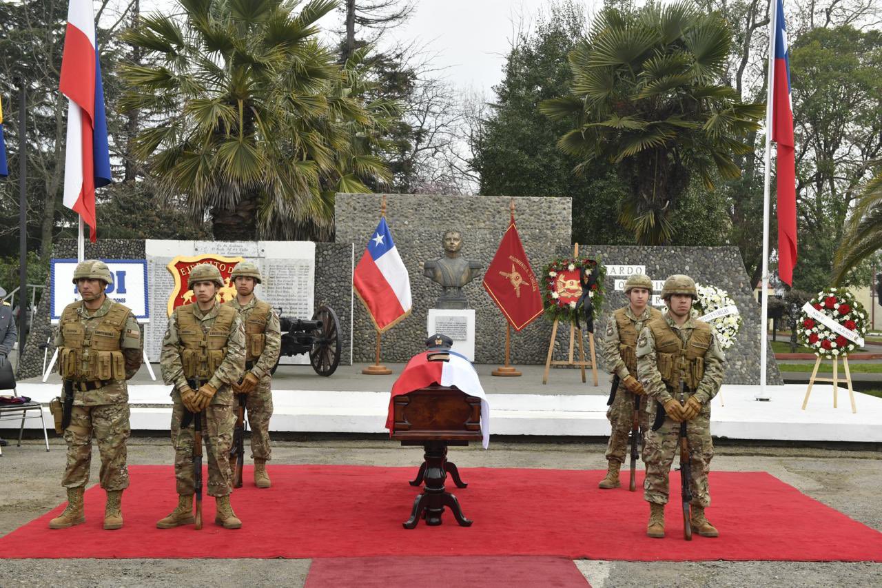 Comandante en jefe del Ejército asiste a funeral de soldado fallecido en colisión en Los Ángeles