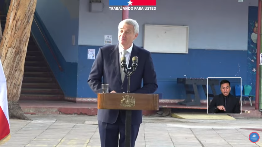 Gobierno promulgó la ley “Escuelas Protegidas” que permite revisión de mochilas