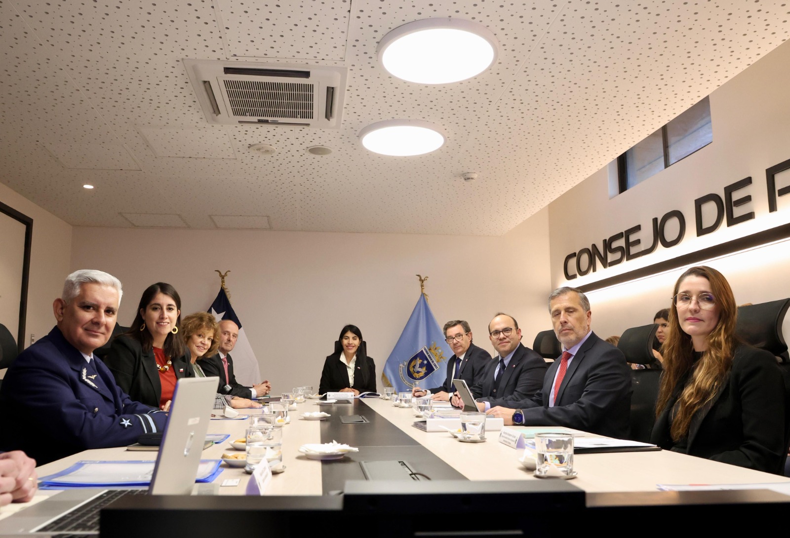 Ministro Barros analizó diversos temas sobre desarrollo de capacidades estratégicas en sesión del Consejo de Política Espacial