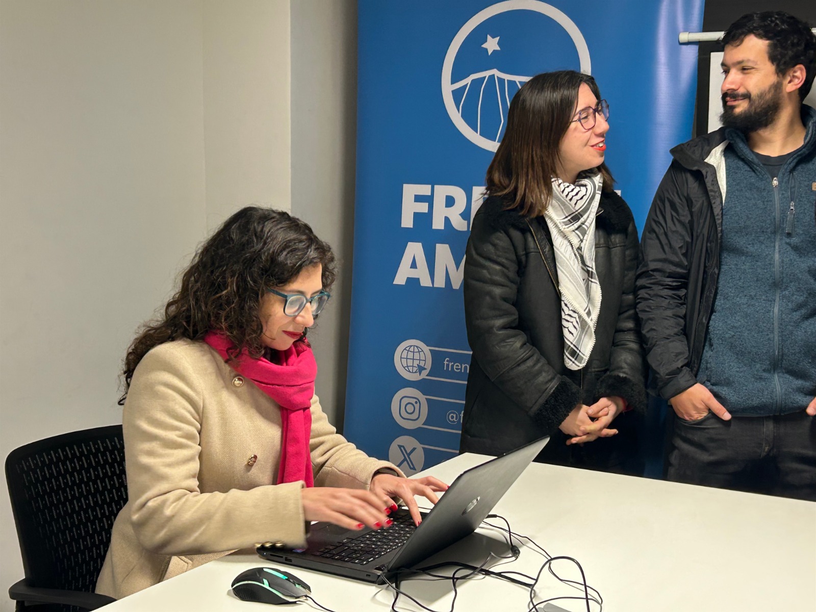 Diputada Yeomans derrota a Martínez y se alza como la nueva timonel del Frente Amplio