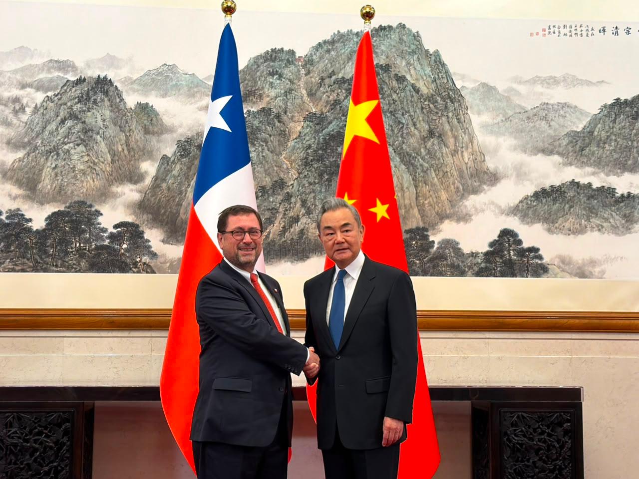 Canciller sostiene reuniones de alto nivel con autoridades chinas en medio de negociaciones con EEUU por aranceles