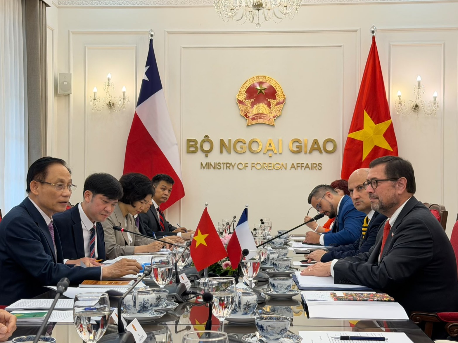 Canciller inicia visita a Vietnam enfocado en “avanzar en una alianza más integral”