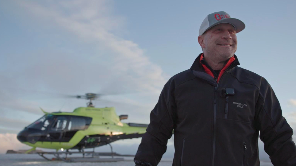 Charlie Clark viaja a Puerto Natales  para captar “la luz mala” en rodaje de documental ufológico