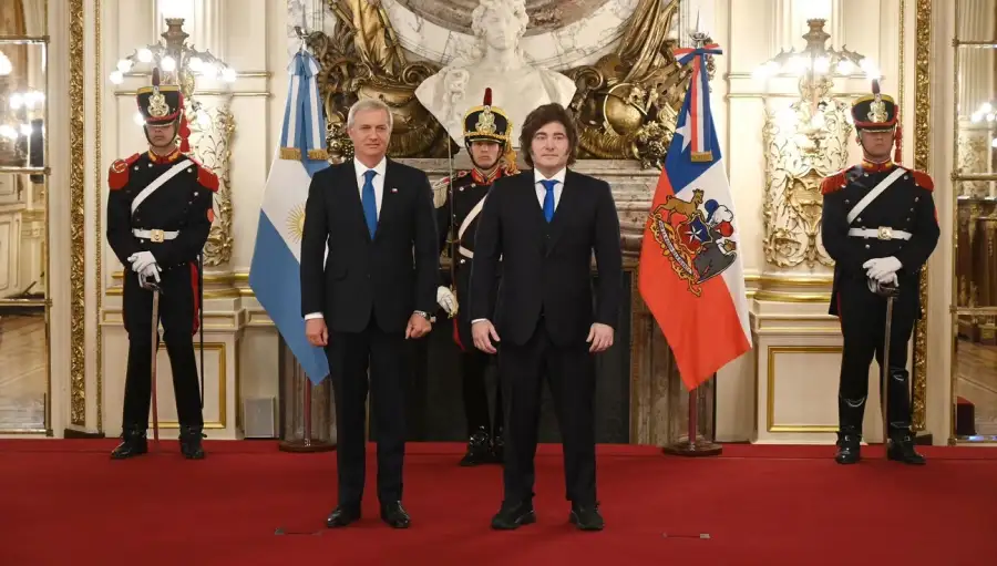 Prensa argentina asegura que Milei se reunirá con Kast en medio de "polémica por Estrecho de Magallanes"