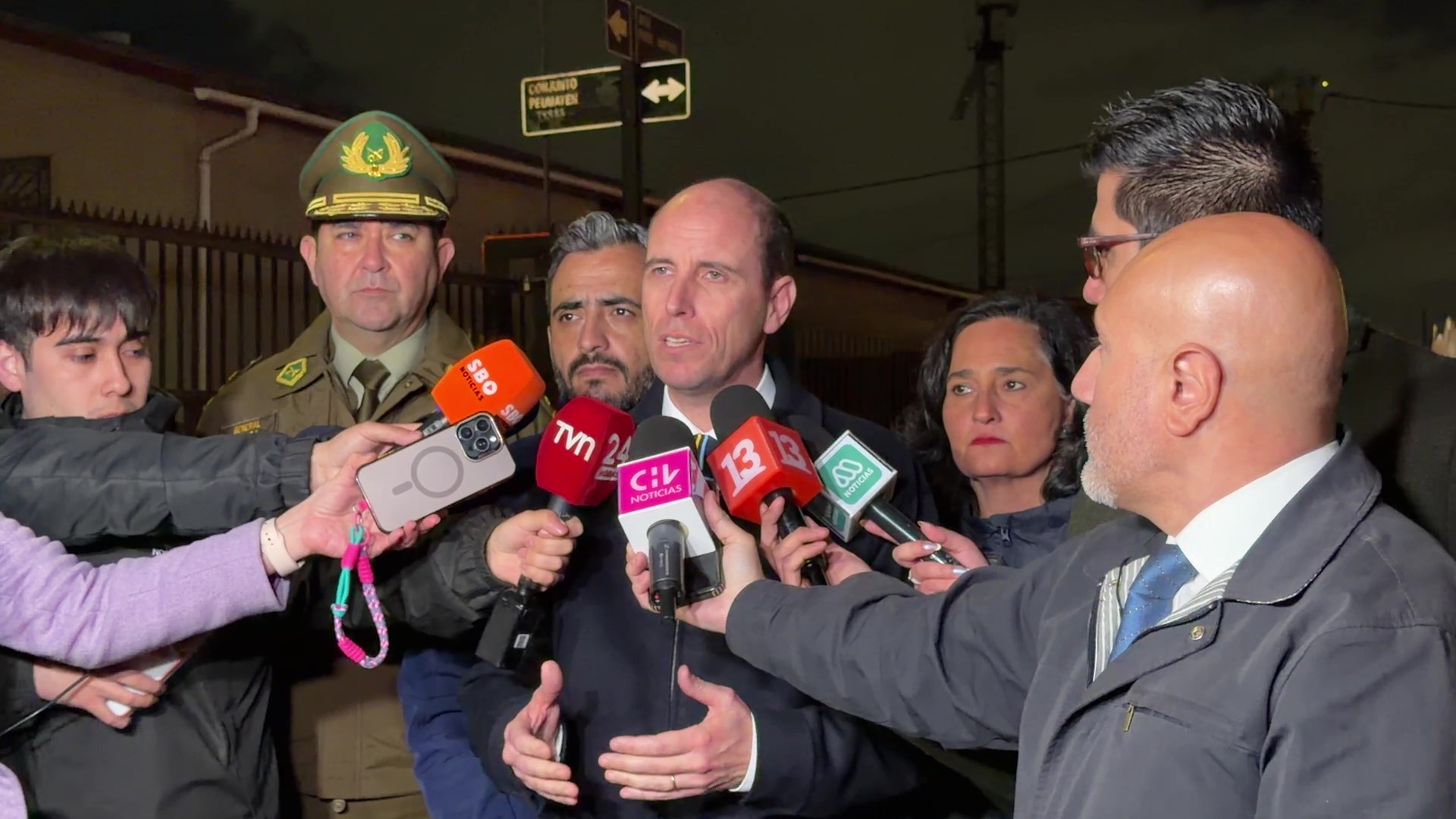 Ministro Arrau confirma muerte de carabinero de franco por impacto balístico en Renca