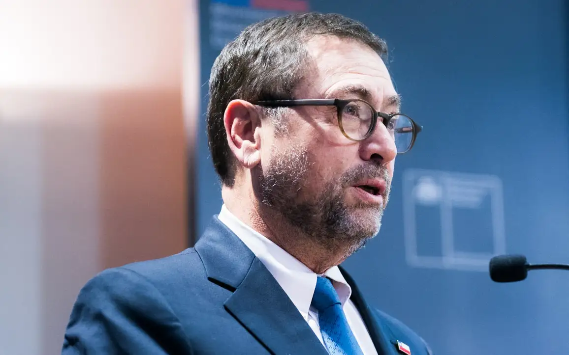 Canciller descarta tensión con ministro Barros y salida de la CPI