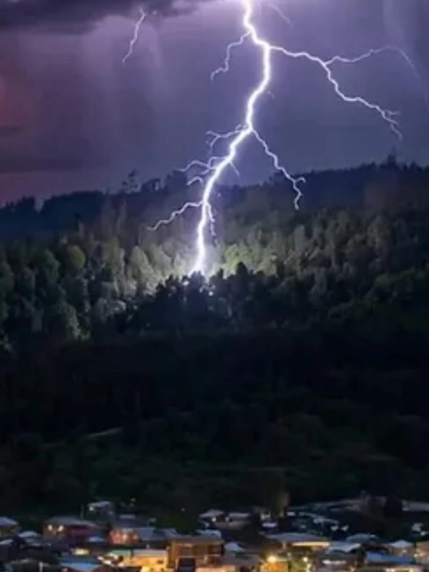 Emiten alerta para Ñuble y Biobío por posibles tormentas eléctricas
