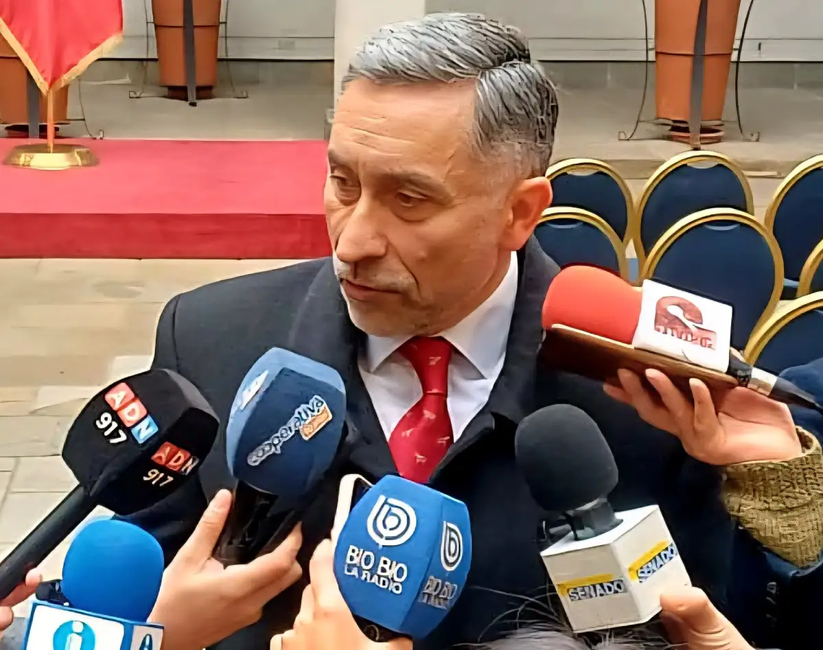 Senador Vial y militares en las calles: Pide recursos y presupuestos a FFAA