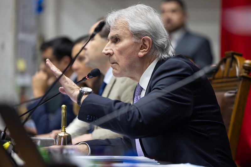 Moreira respalda indultos humanitarios y critica la “ideología” de la izquierda por oponerse