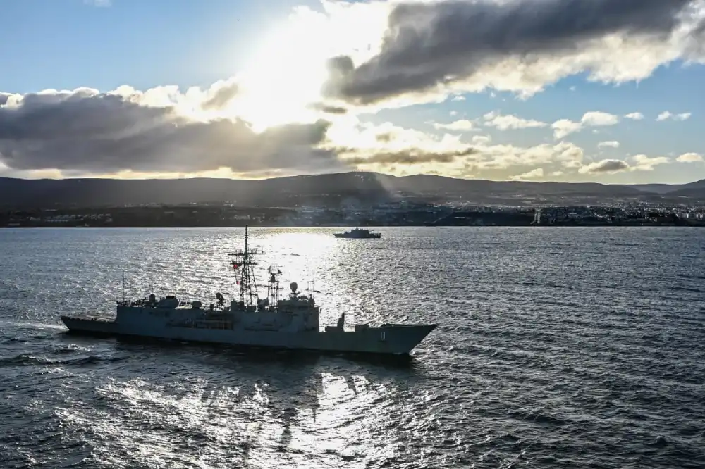 Tras 60 días operando en la Zona Austral, Unidades de la Escuadra Nacional de la Armada realizarán navegación por costas de Valparaíso