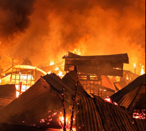 Incendio en Maipú quema dos viviendas y 20 caballerizas