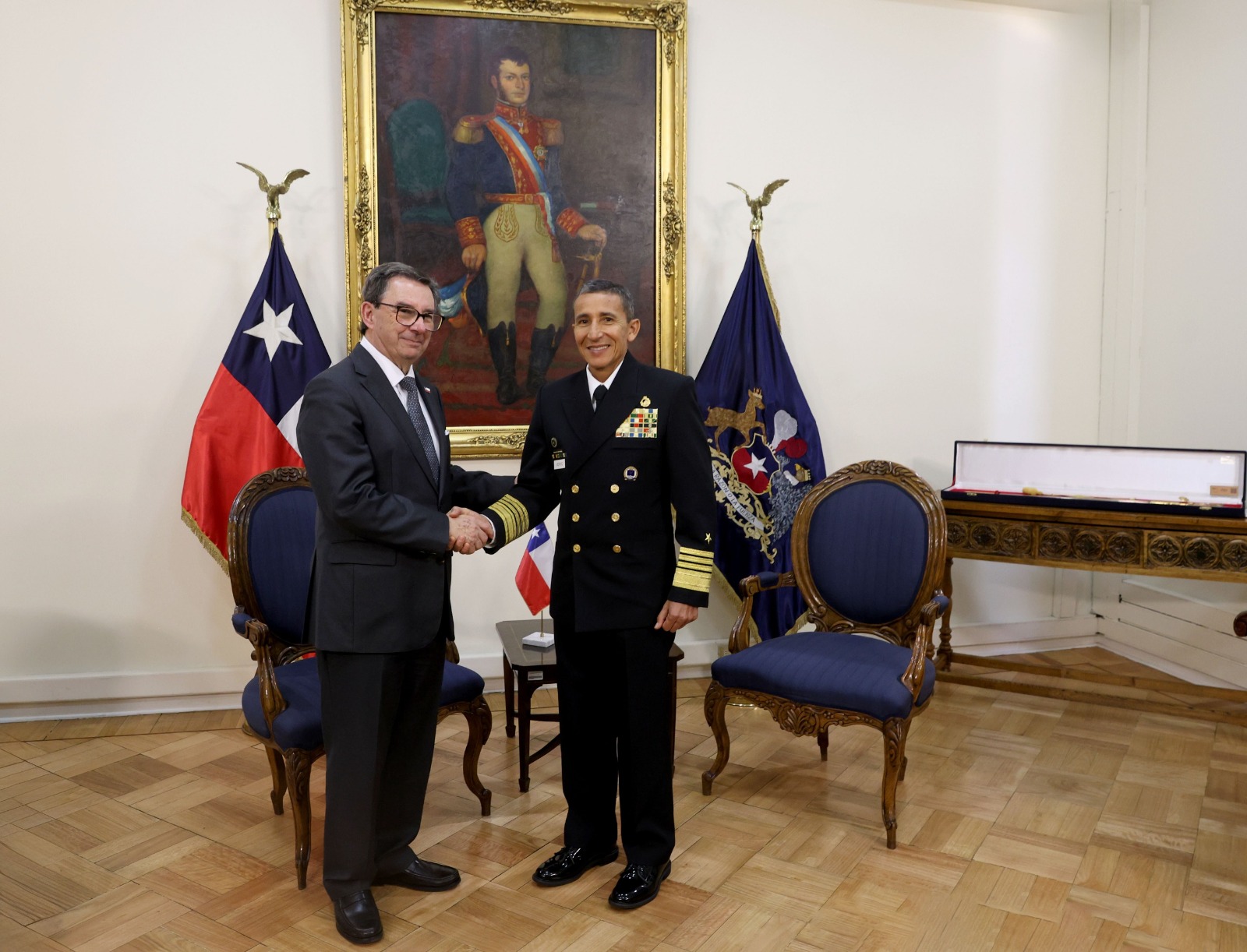 Barros se reúne con su homólogo de El Salvador, quien realizó parte de su formación en la Escuela Naval “Arturo Prat”