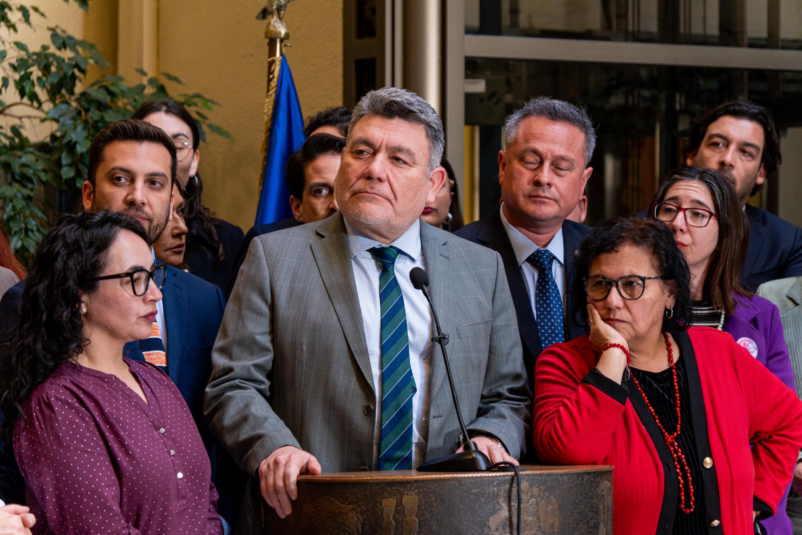 Bancadas de oposición reúnen las firmas y presentan interpelación contra canciller