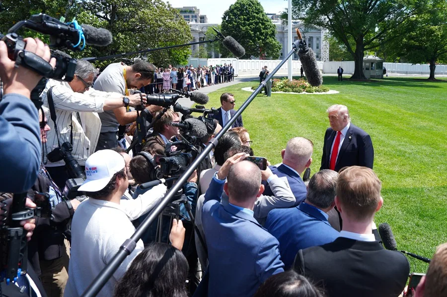 Casa Blanca niega acceso a periodistas de CNN, MS NOW y Politico tras veto de Trump