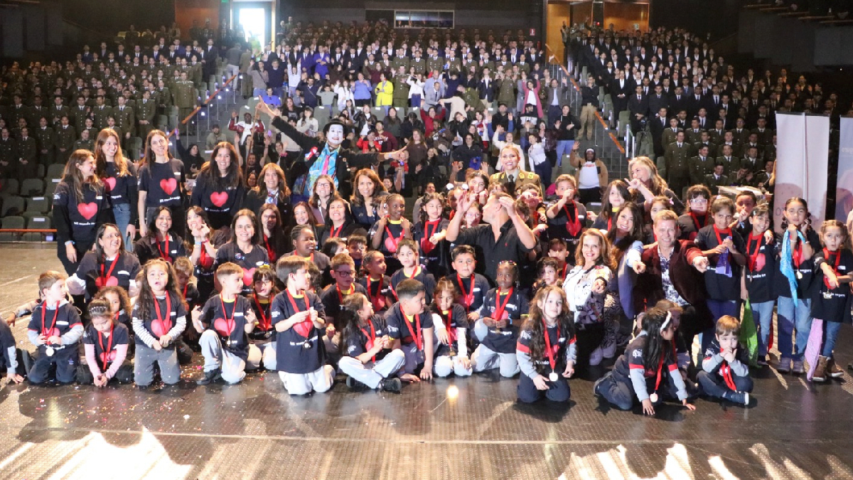 142 cursos de 12 regiones bailaron para aprender a protegerse