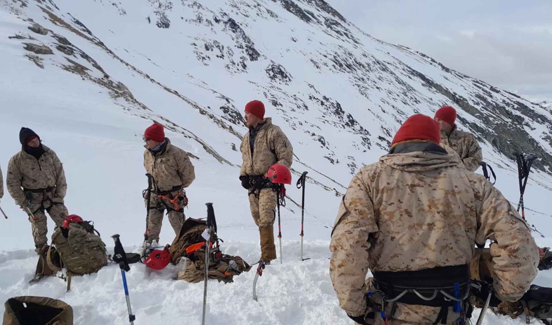 Infates de marina de EEUU entrenan junto a marinos argentinos en Tierra del Fuego