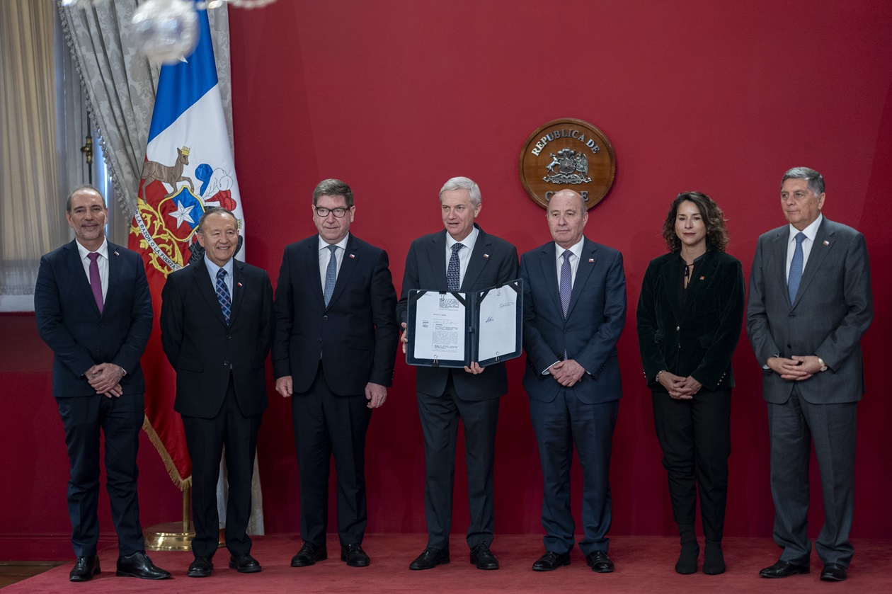 Para enfrentar aumento de combustibles, Gobierno amplía bonos a transportistas, pescadores artesanales y fortalece el FOGAPE