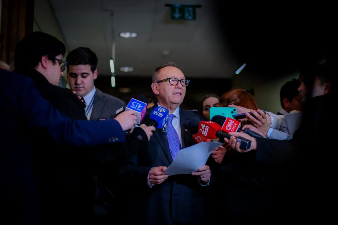 RN blinda a ministro Ruminot tras fracaso en reforma para expulsar migrantes