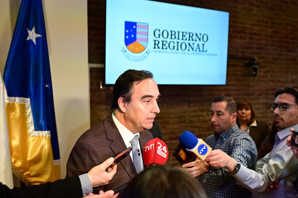 Gobernador de Magallanes advierte “preocupación real” de posible incidente con Argentina por viaje de buque chileno a las Falkland