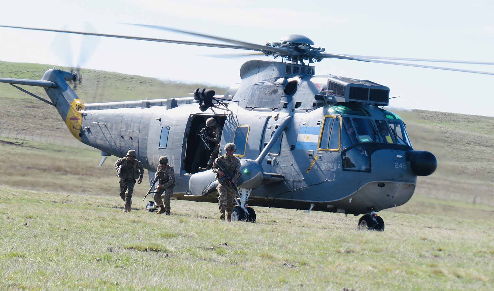 Armada argentina se despliega en adiestramiento integrado en Tierra del Fuego