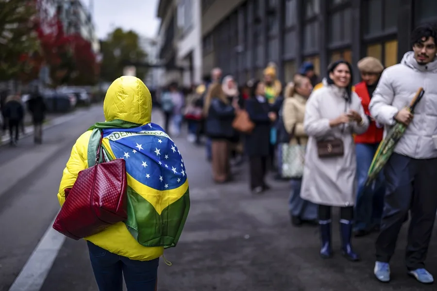 Los colegios electorales abren para la segunda vuelta de las presidenciales en Brasil