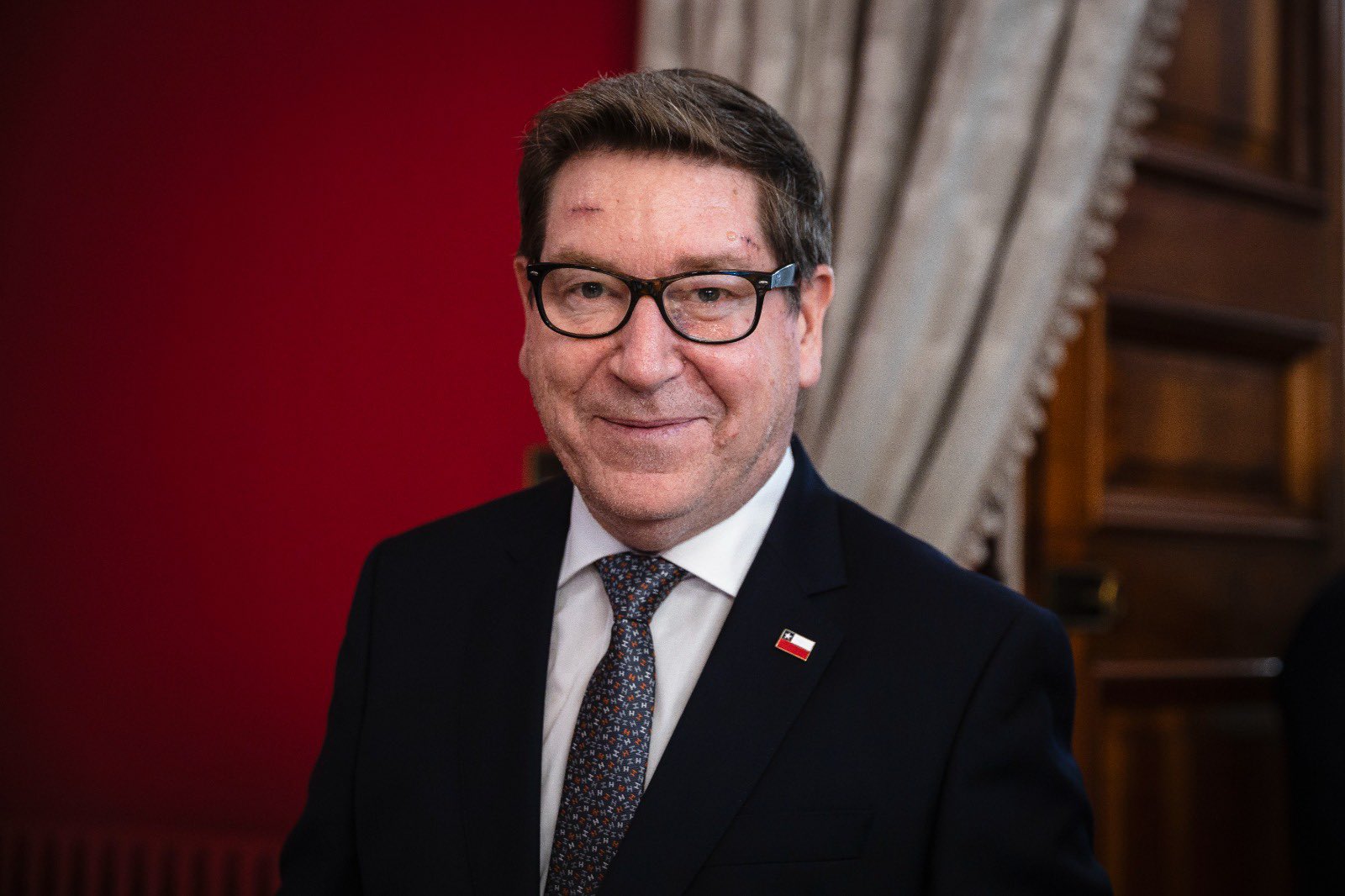 Ministro Mas dice que comercio con las Falkland es entre privados y el Estado le corresponde que la operación sea segura