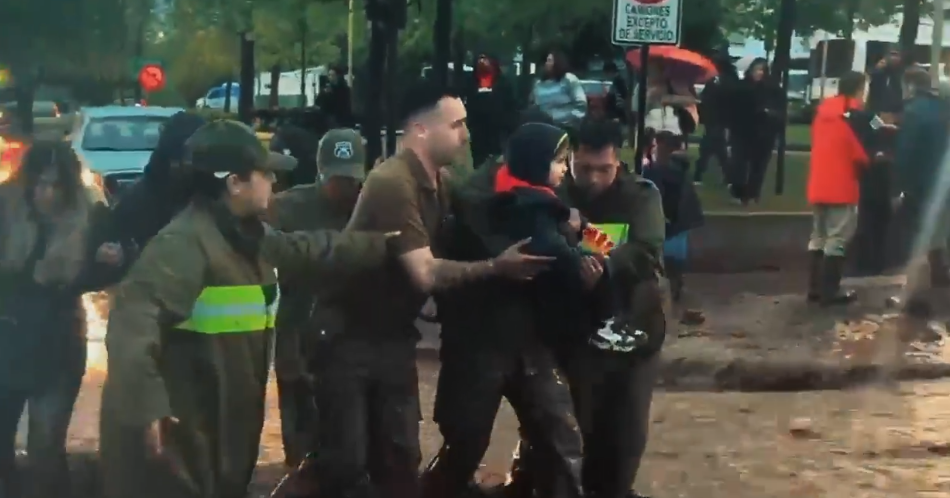 Gobierno agradece rápido despliegue de policías y equipos de rescate tras aluvión en Las Condes