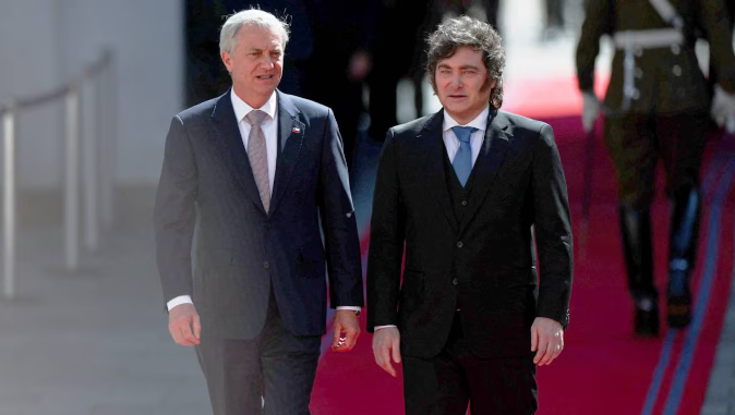 Prensa argentina dice que el Gobierno está monitoreando todo lo referente al barco chileno que irá a las Falkland