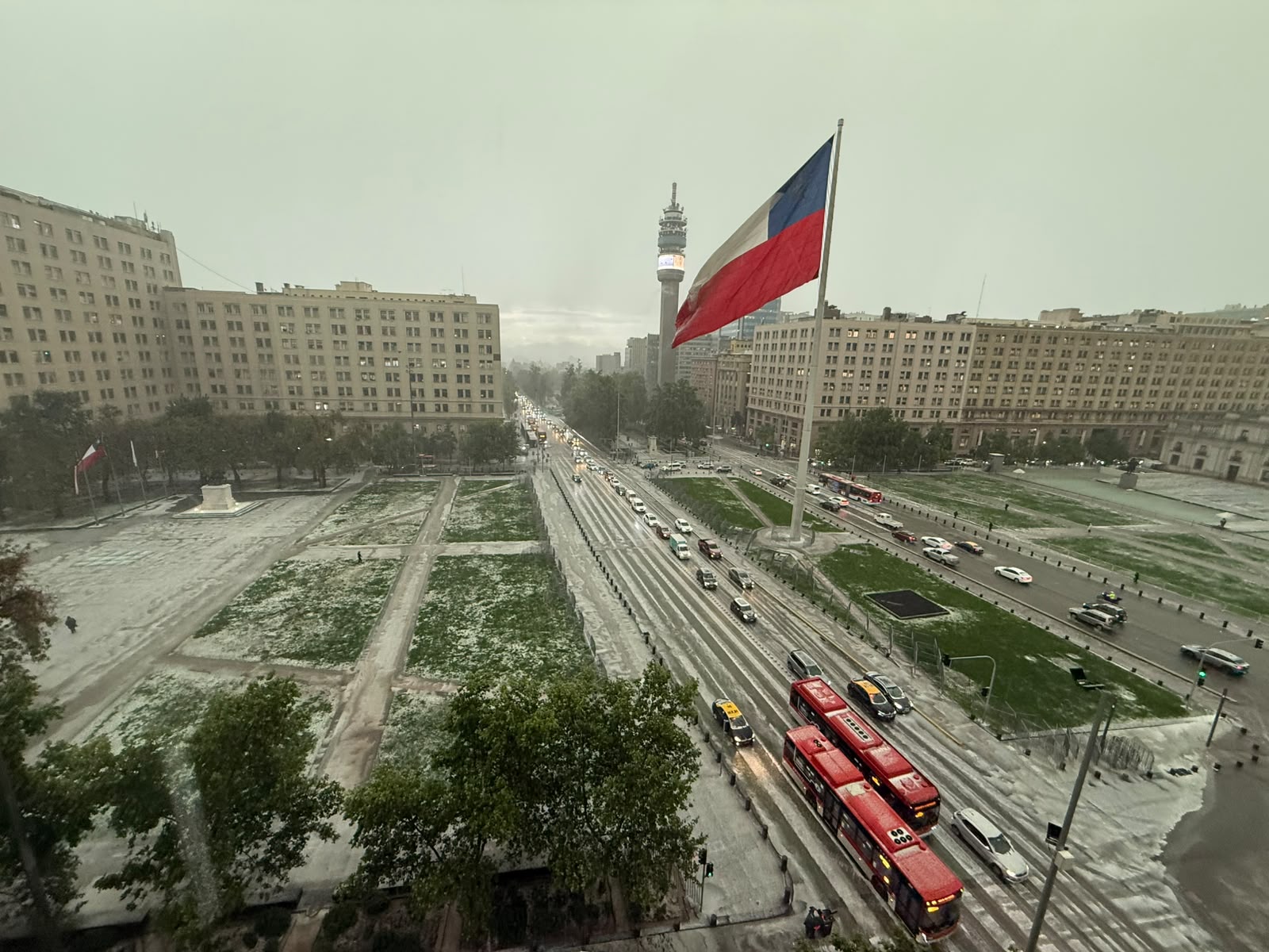 Gobierno se prepara para el paso del sistema frontal con evacuaciones anticipadas y suspensión de clases