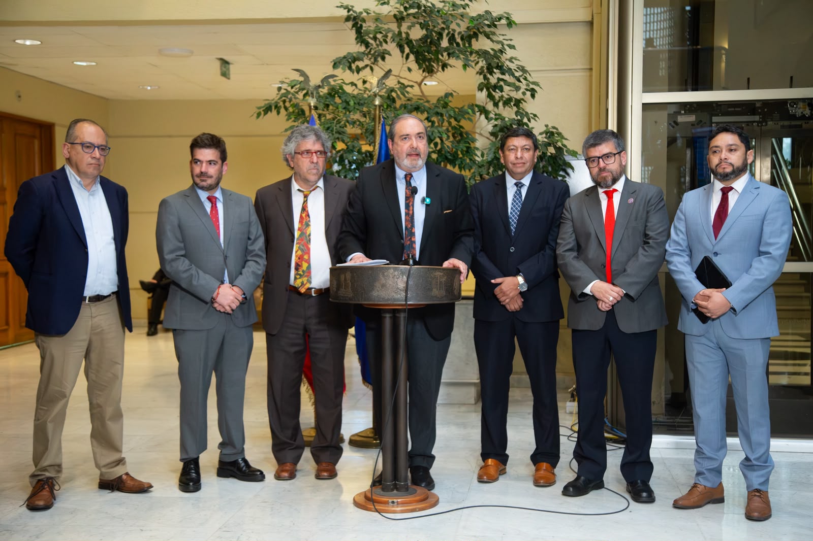 Diputados Indep-PPD presentan reforma constitucional que busca asegurar fondos de AFP ante eventuales pérdidas