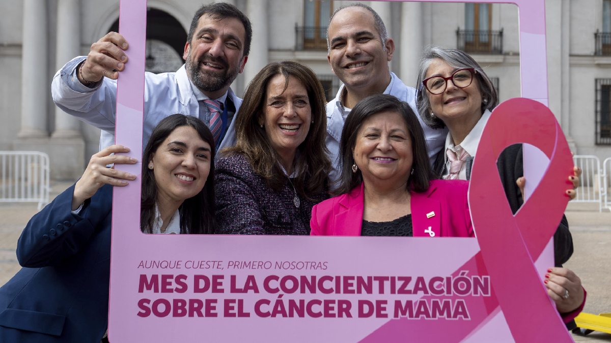 FALP y MinMujer y EG realizaron mamografías gratuitas a mujeres en la Plaza de la Constitución