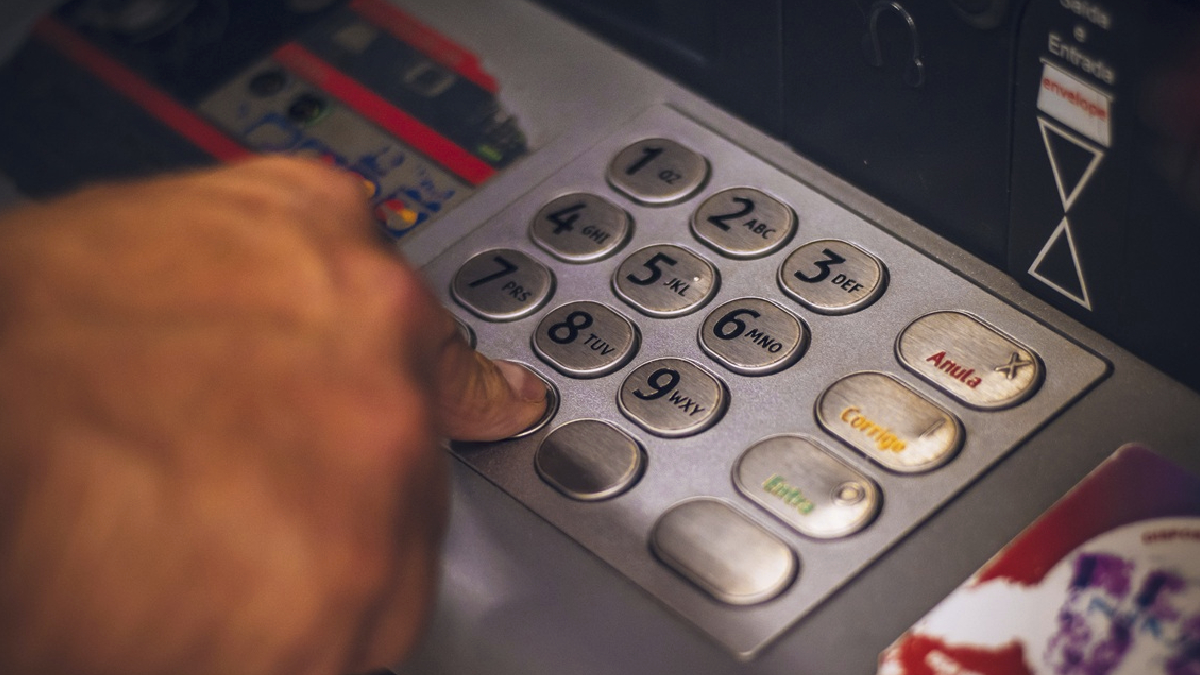 Chilenos enfrentan el desafío de manejar sus finanzas en medio de auge de opciones digitales