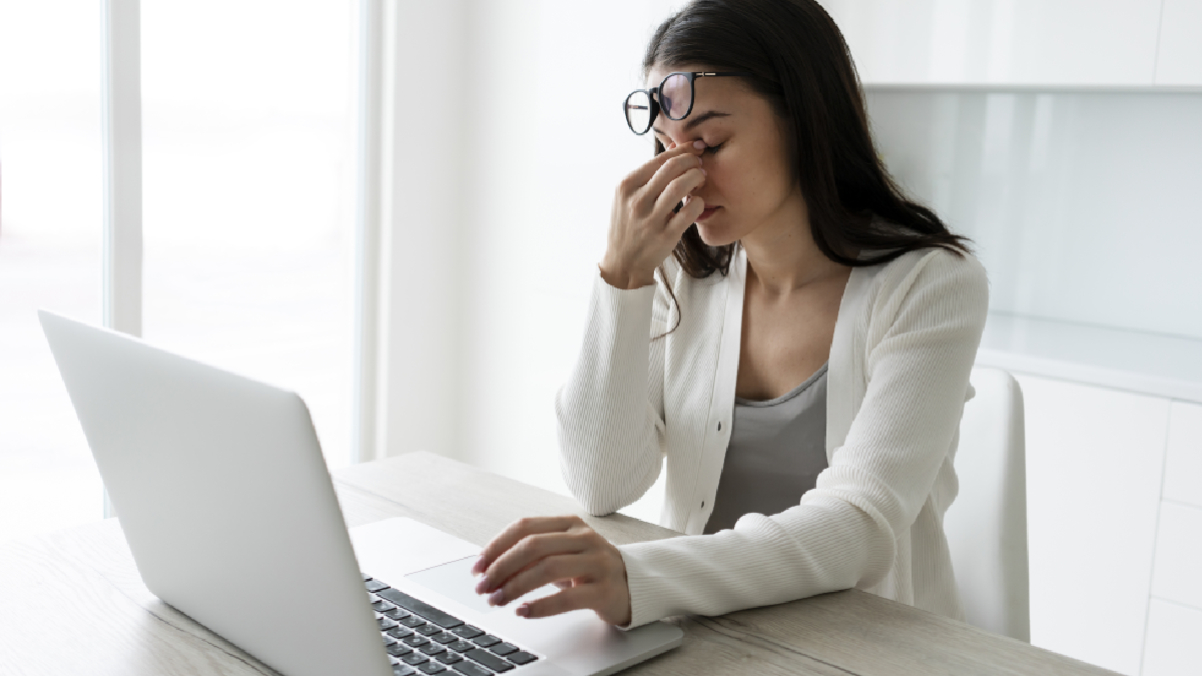 Dormir ocho horas y despertar cansado: especialista explica por qué ocurre y cuándo consultar 