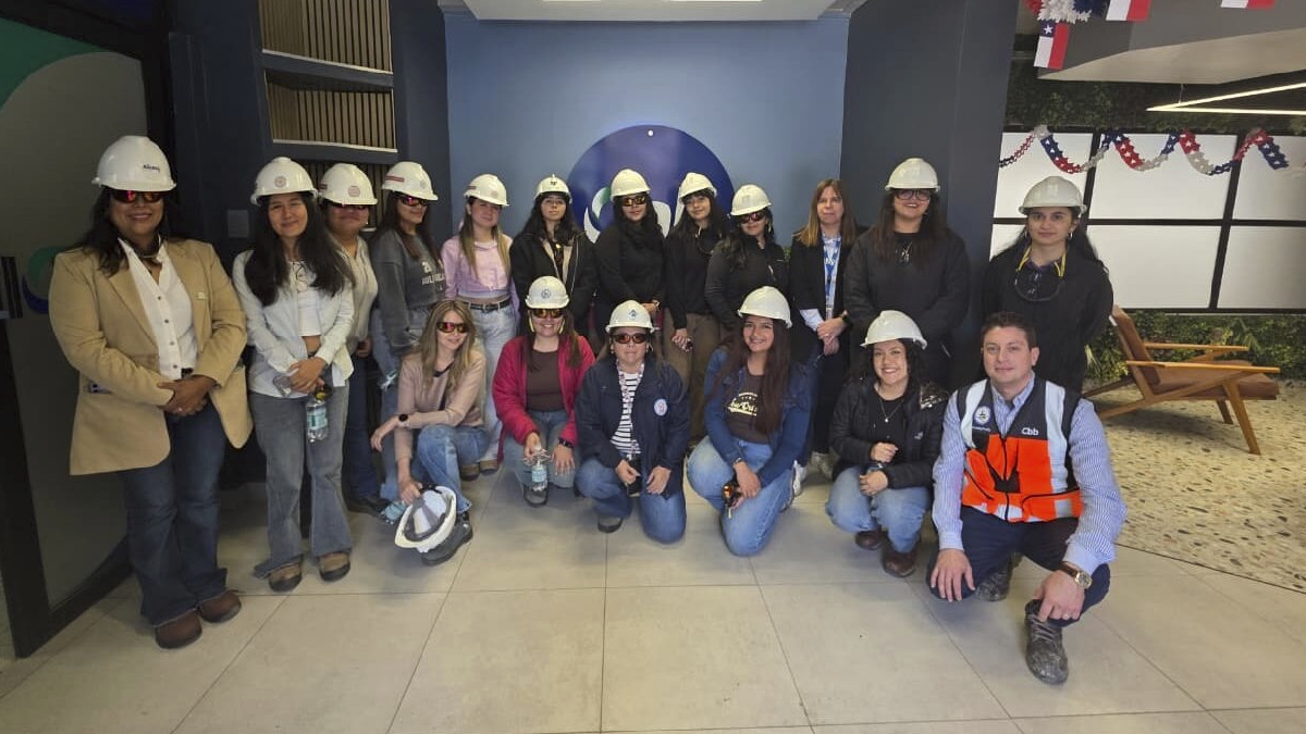 Estudiantes de ingeniería conocen en terreno oportunidades laborales en Antofagasta
