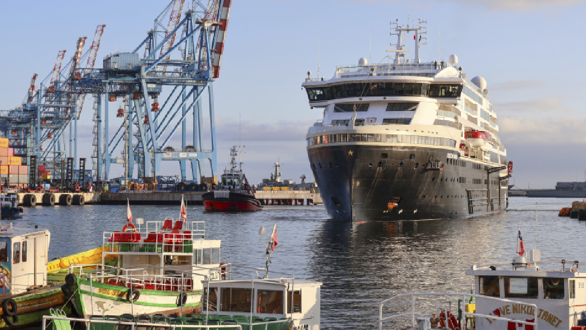 Alcaldesas Nieto y Ripamonti dan el vamos a temporada de cruceros en Puerto Valparaíso