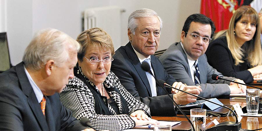 Bachelet reune a su Consejo de Gabinete con énfasis en el actual escenario económico