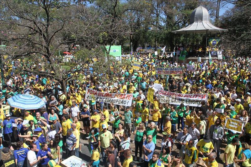 Brasil: Megaprotesta contra Dilma