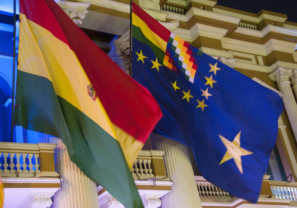 ACTUALIZADO: Gobierno de Bolivia inicia vigilia izando la “bandera del mar” para esperar fallo de la CIJ
