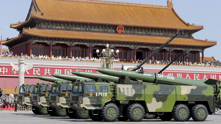 China hace demostración de fuerza con  apoteósico desfile militar