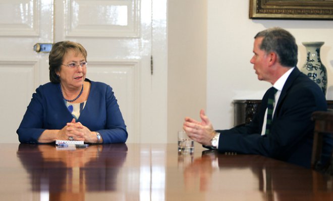 Michelle Bachelet se reunirá con agentes chilenos en Nueva York para analizar fallo de La Haya
