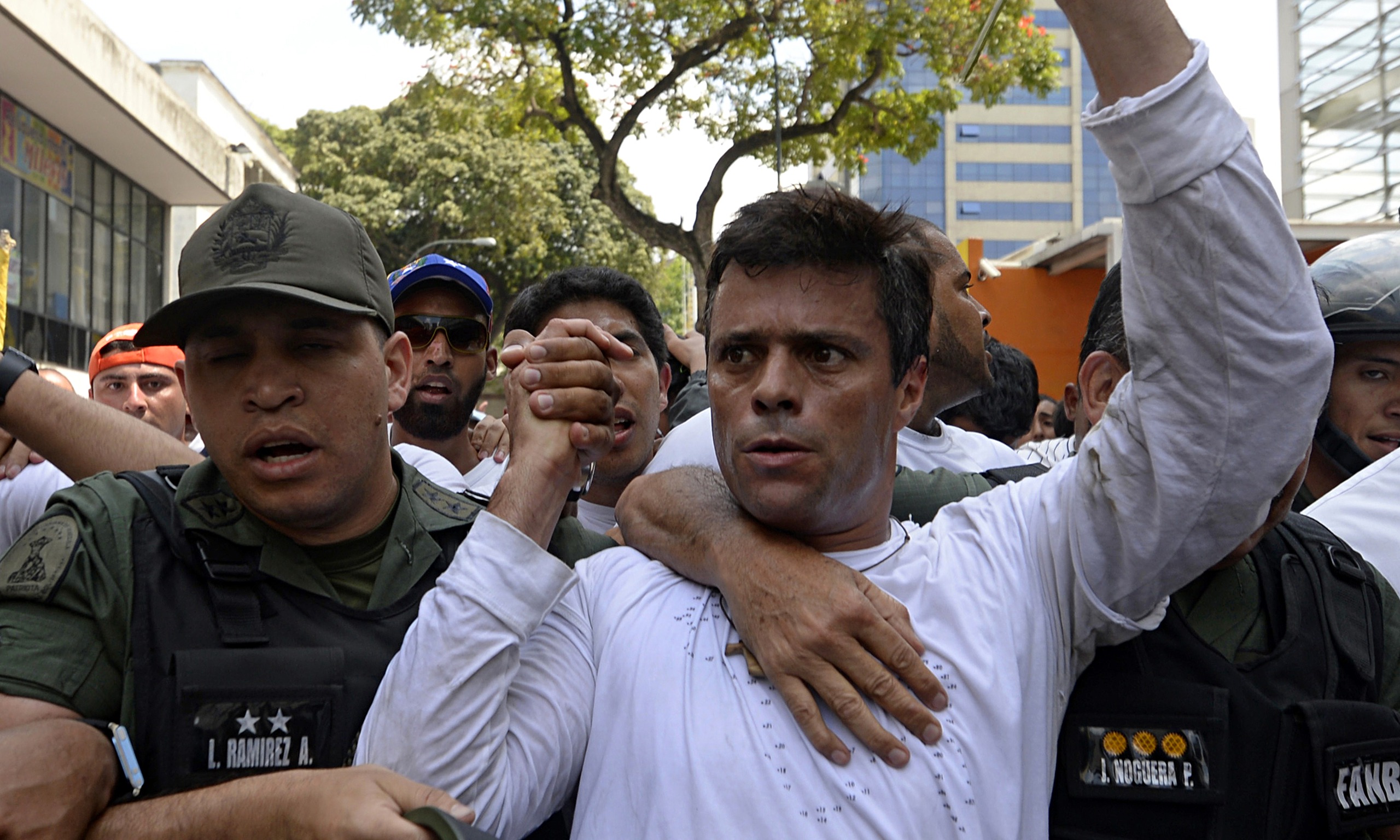 Venezuela: Condenan al opositor Leopoldo López a 13 años de cárcel