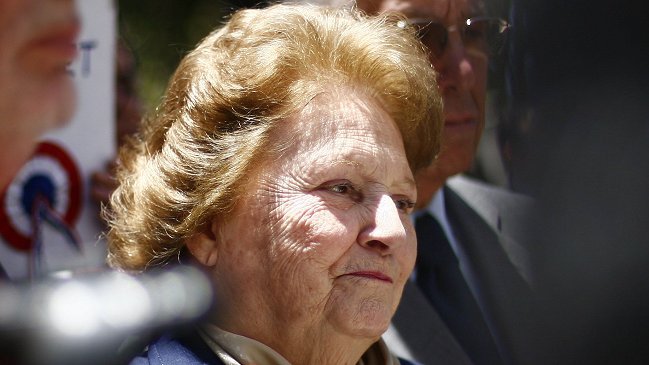 Lucía Hiriart (95) es internada en Hospital Militar en estado reservado