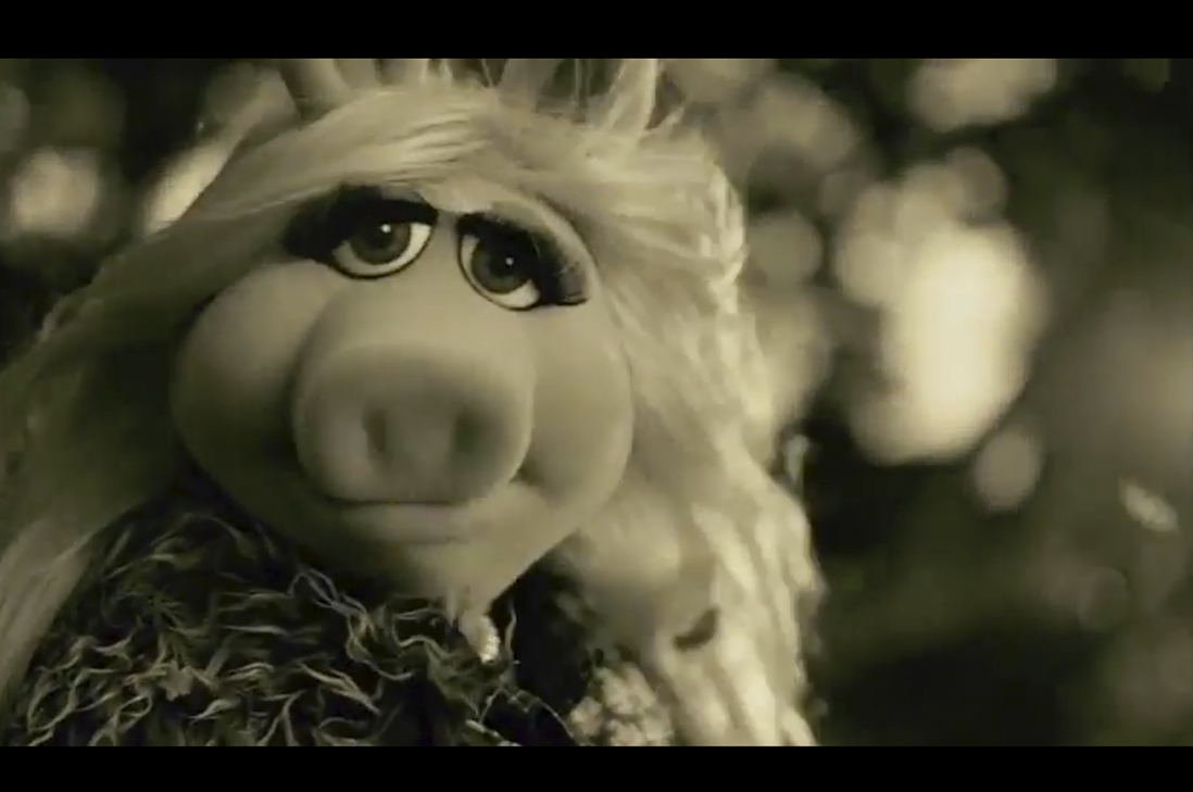 Miss Piggy le dedica “Hello” de Adele a la rana René