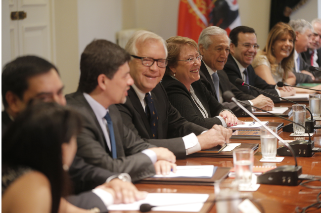 Bachelet demanda aumentar diálogo con Nueva Mayoría